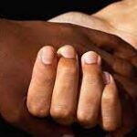 Il cittadino extra comunitario sprovvisto di permesso di soggiorno ha diritto di vedersi registrata la convivenza di fatto. Il cittadino extra comunitario sprovvisto di permesso di soggiorno ha diritto di vedersi registrata la convivenza di fatto.