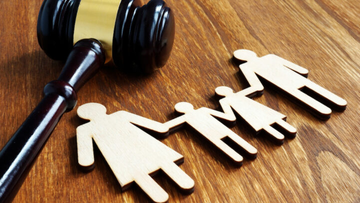 Responsabilità genitoriale revocata per condotta psicotica lesiva della madre
